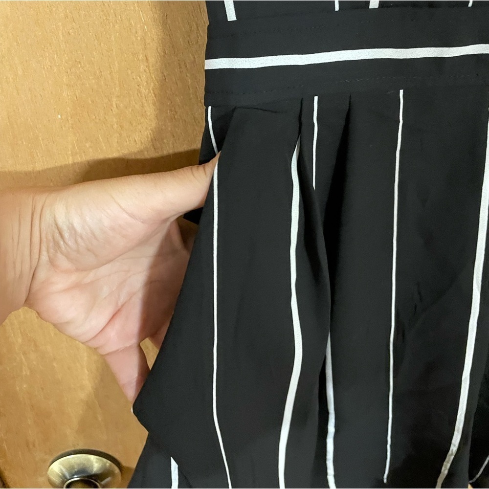 #26- ASTR THE LABEL-Black and White Striped Romper Women’s size small - Picture 4 of 5